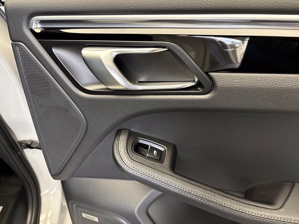 Certified 2023 Porsche Macan S AWD/4WD image 26