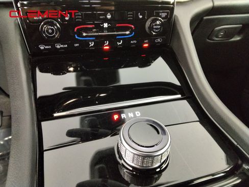 Used 2023 Jeep Grand Cherokee Altitude AWD/4WD image 17