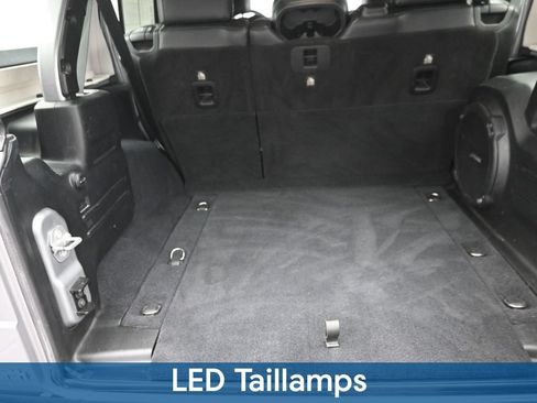 Used 2018 Jeep Wrangler Unlimited Sahara AWD/4WD image 17