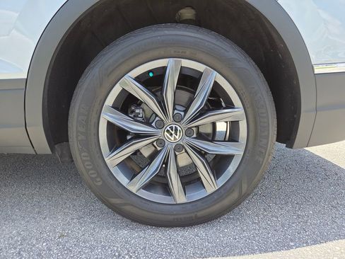 Used 2023 Volkswagen Tiguan SE FWD image 21