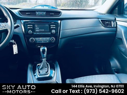 Used 2017 Nissan Rogue S image 9