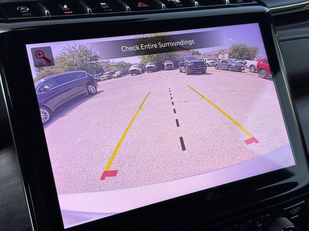Used 2023 Jeep Grand Cherokee L Overland w/ Luxury Tech Group IV AWD/4WD image 38