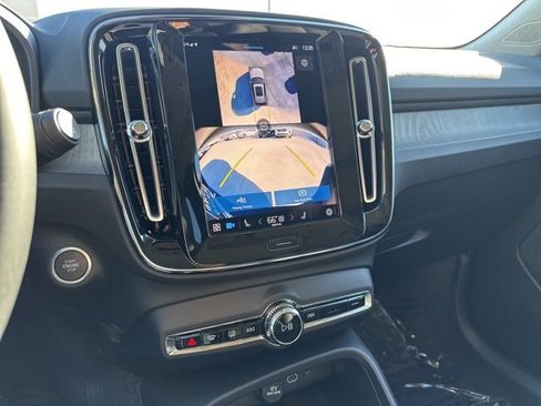 Certified 2025 Volvo XC40 B5 Plus image 23