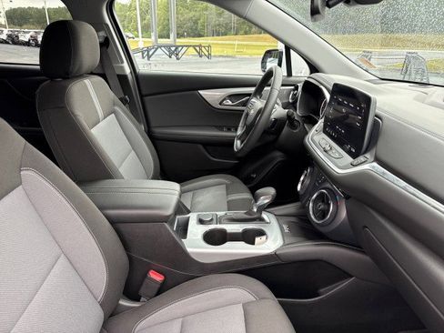 Used 2024 Chevrolet Blazer LT w/ Convenience Package image 11