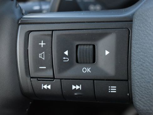 Used 2025 Nissan Rogue SV image 19