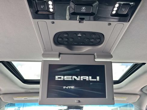 Used 2017 GMC Yukon XL Denali w/ Open Road Package RWD image 19