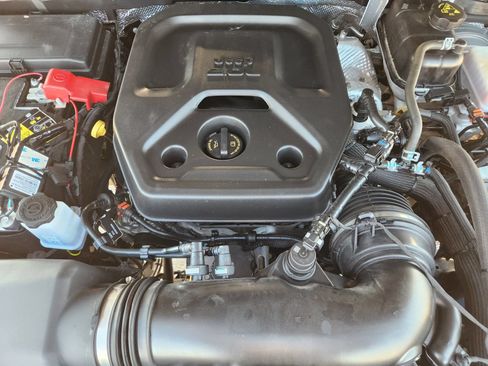 Used 2025 Jeep Wrangler Sport AWD/4WD image 29