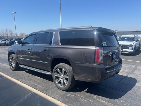Used 2017 GMC Yukon XL SLT w/ Premium Edition AWD/4WD image 7