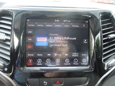 Used 2019 Jeep Cherokee Limited image 13