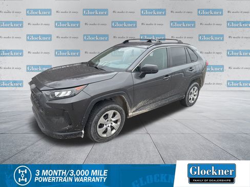 Used 2021 Toyota RAV4 LE image 1