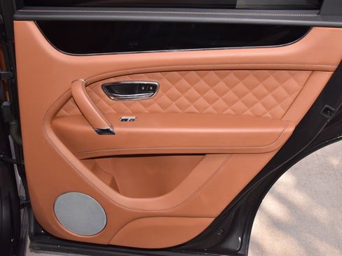 Used 2020 Bentley Bentayga image 39