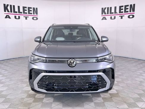 Used 2025 Volkswagen Taos SEL image 2