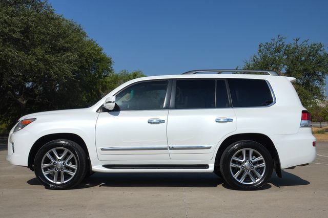 Used 2013 Lexus LX 570 4WD w/ Luxury Pkg w/Pre-crash image 4
