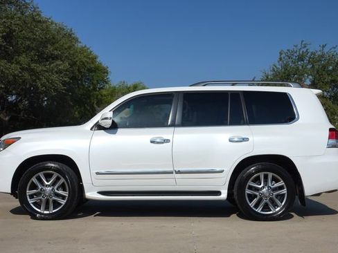 Used 2013 Lexus LX 570 4WD w/ Luxury Pkg w/Pre-crash image 4
