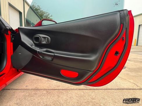 Used 2001 Chevrolet Corvette Coupe w/ Preferred Equipment Group2 image 68