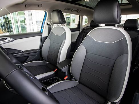 New 2026 Volkswagen Taos SE FWD image 25