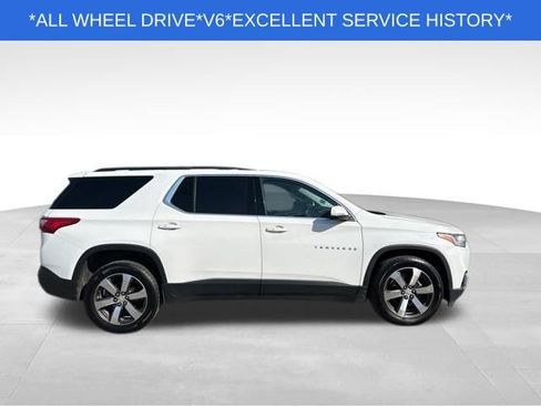 Used 2021 Chevrolet Traverse LT w/ LT Premium Package image 8