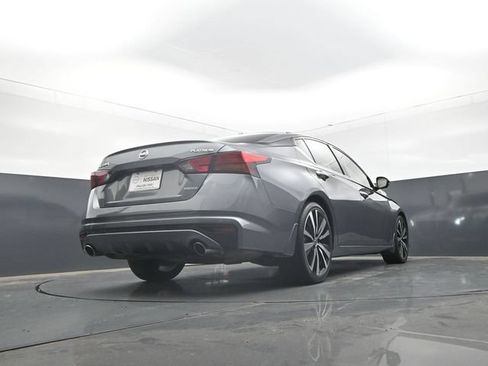 Used 2020 Nissan Altima 2.0 Platinum FWD image 30