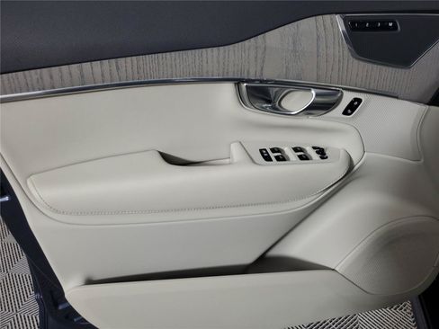Certified 2025 Volvo XC90 B6 Plus AWD/4WD image 19