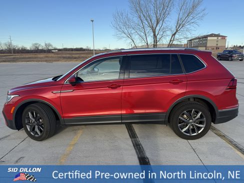 Used 2022 Volkswagen Tiguan SE image 2