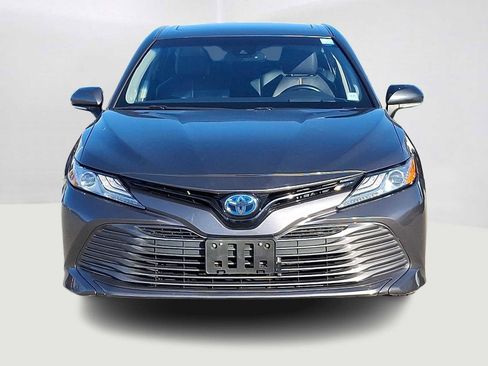 Certified 2019 Toyota Camry XLE image 3