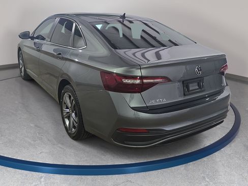 Used 2023 Volkswagen Jetta SE FWD image 8