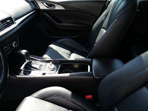 Used 2018 MAZDA MAZDA3 Touring FWD image 14