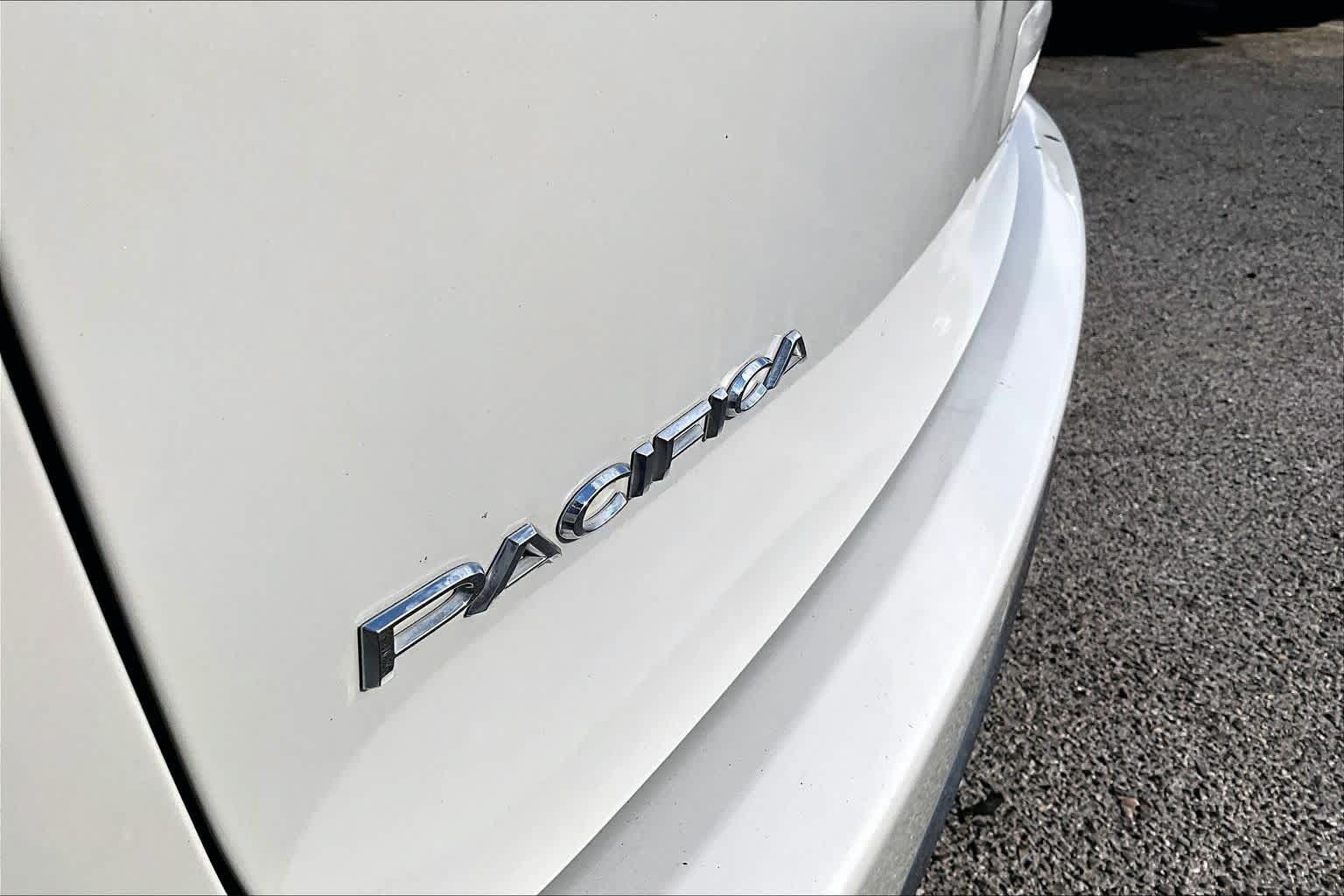 Used 2017 Chrysler Pacifica Touring-L Plus w/ Tire & Wheel Group FWD image 11