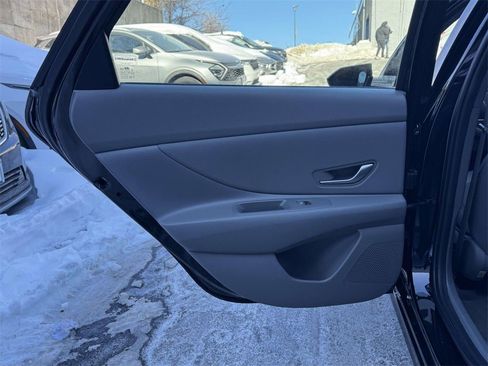 Used 2025 Hyundai Elantra SEL image 11