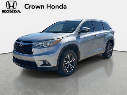Used 2016 Toyota Highlander XLE image 1