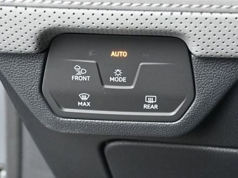 Used 2024 Volkswagen Atlas Peak Edition SE AWD/4WD image 15