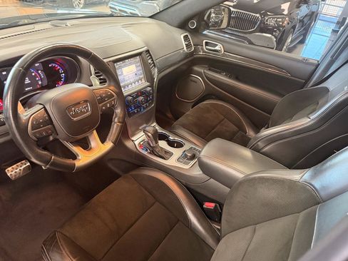 Used 2017 Jeep Grand Cherokee SRT AWD/4WD image 19