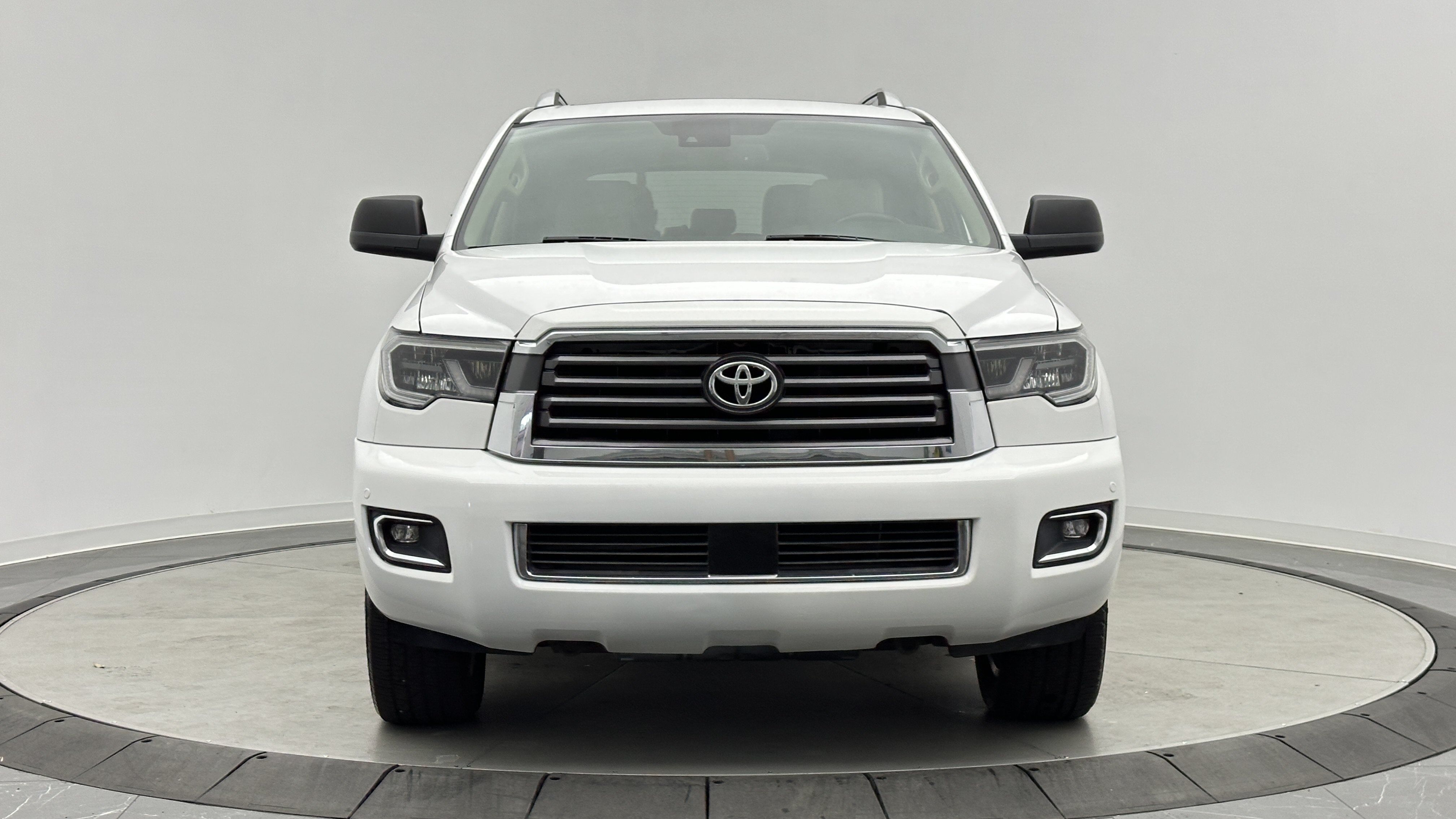 Used 2018 Toyota Sequoia Limited w/ Safety & Convenience Package RWD image 2