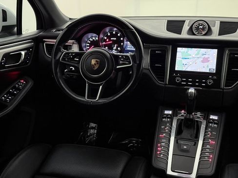 Used 2017 Porsche Macan GTS AWD/4WD image 32