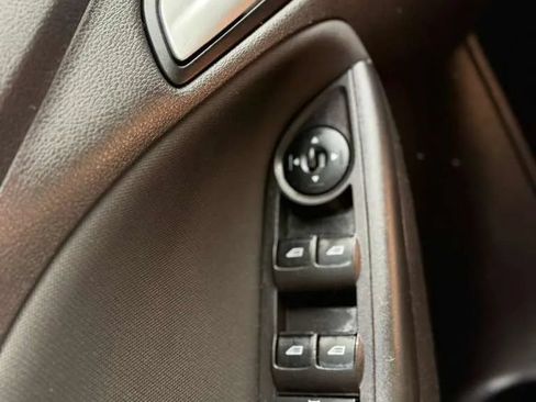 Used 2017 Ford Focus SE FWD image 18