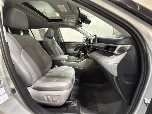 Used 2021 Toyota Highlander Limited AWD/4WD image 21