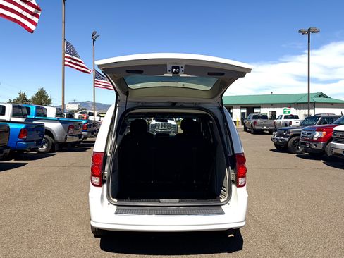 Used 2015 Dodge Grand Caravan SXT FWD image 19