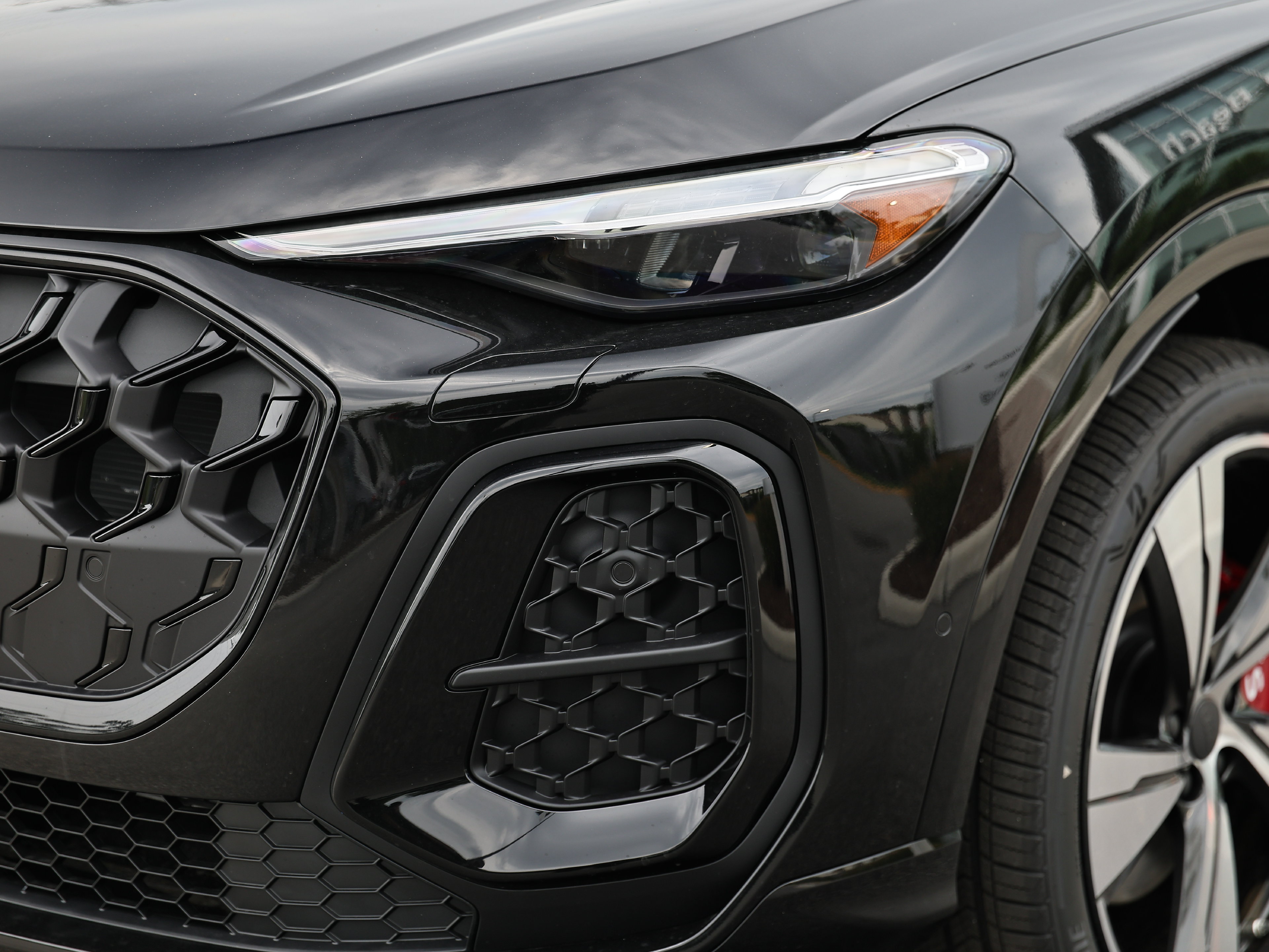 New 2026 Audi SQ5 Prestige AWD/4WD image 12
