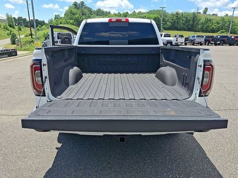 Used 2018 GMC Sierra 1500 Denali AWD/4WD image 29
