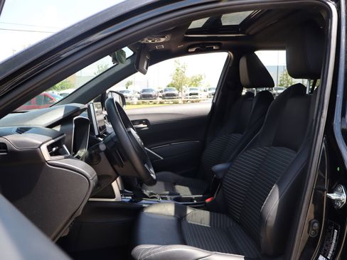 Used 2025 Toyota Corolla Cross AWD Hybrid w/ Convenience Package image 11