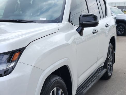 Used 2024 Lexus LX 600 4WD w/ Appearance Package image 9