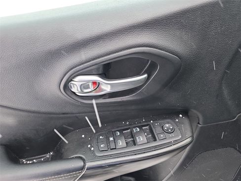 Used 2015 Jeep Cherokee Limited image 14