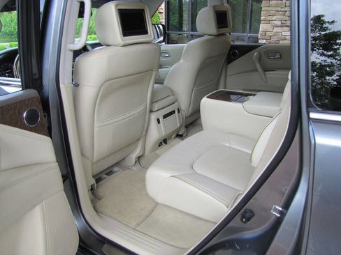 Used 2016 INFINITI QX80 2WD w/ Driver's Assistance Package image 18