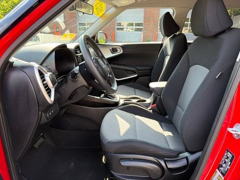 Certified 2023 Kia Soul LX FWD image 12
