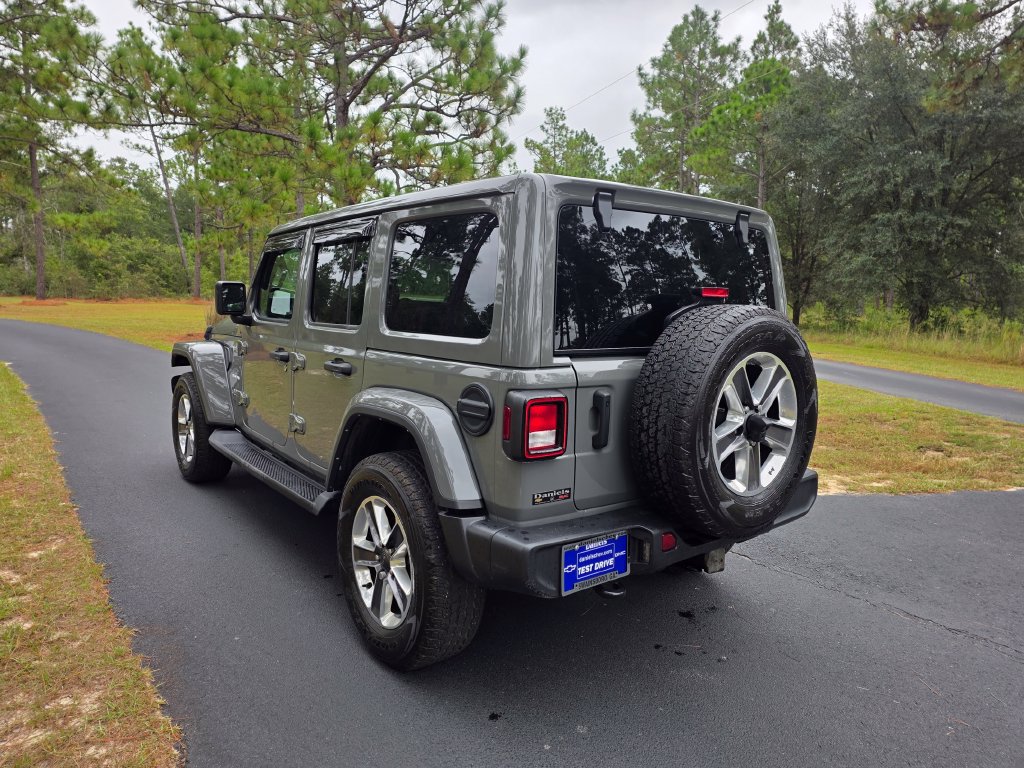 Used 2022 Jeep Wrangler Unlimited Sahara w/ Cold Weather Group AWD/4WD image 3