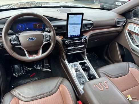 Used 2022 Ford Explorer King Ranch w/ Premium Technology Package image 12