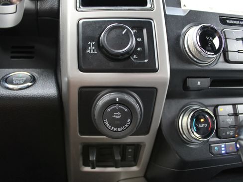 Used 2018 Ford F150 Lariat w/ Equipment Group 502A Luxury AWD/4WD image 19