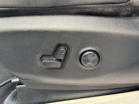Used 2024 Chrysler Pacifica Touring-L FWD image 16