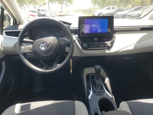 Used 2025 Toyota Corolla LE FWD image 9