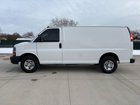 Used 2022 Chevrolet Express 2500 w/ Driver Convenience Package image 2
